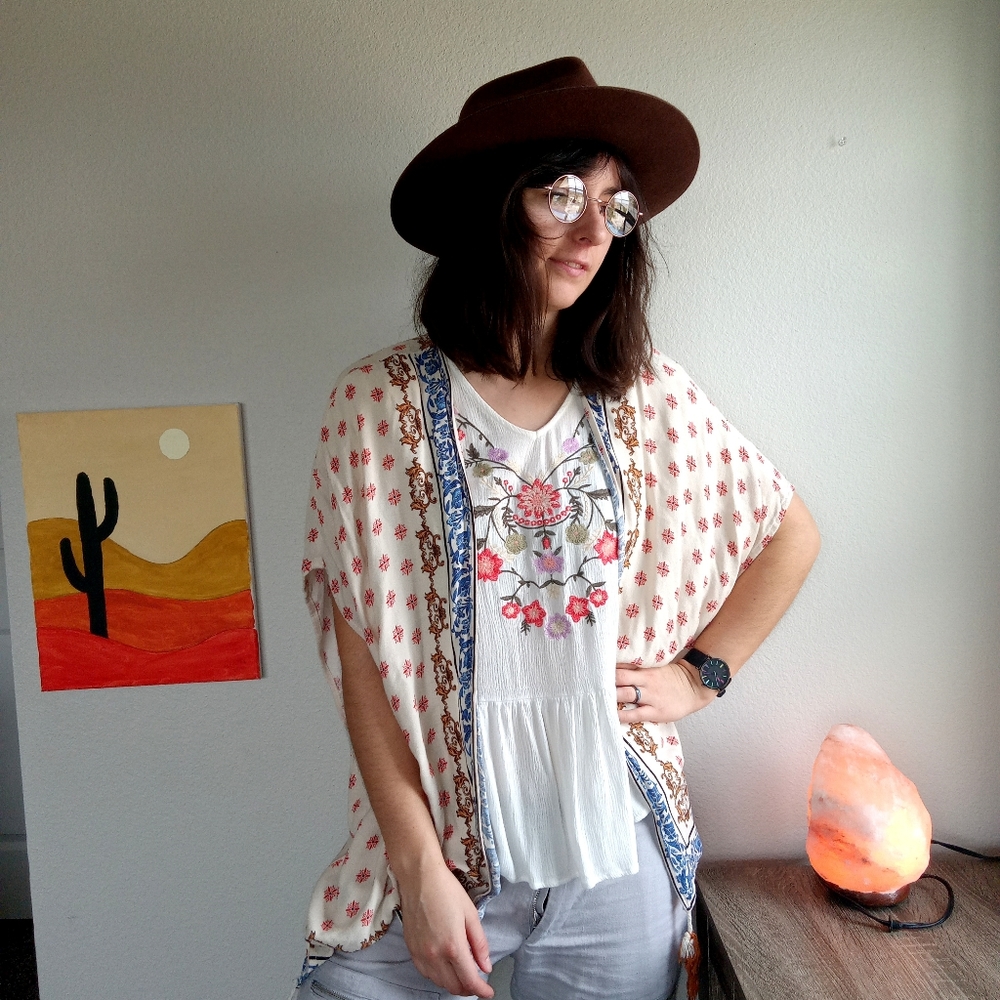 Women's Flowy Lightweight  Bohemian Kimono with Tassles One Size Mystree Brand